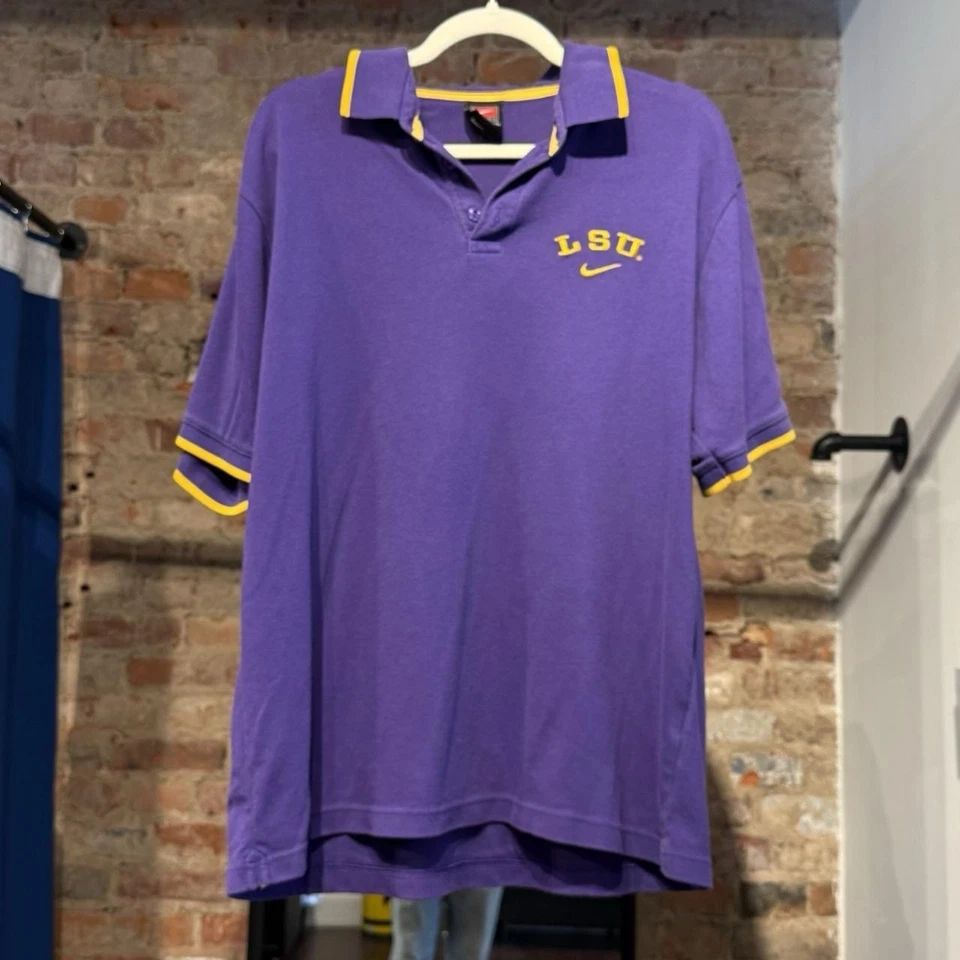 Camisa polo vintage Nike Louisiana State LSU Tigers púrpura talla L fútbol americano Foto 2 de 4