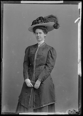 Photo:E.B. Fuller Portrait Woman in Large Hat c1905-1909