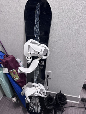 Brand New gnu gloss snowboard with Salomon Bindings