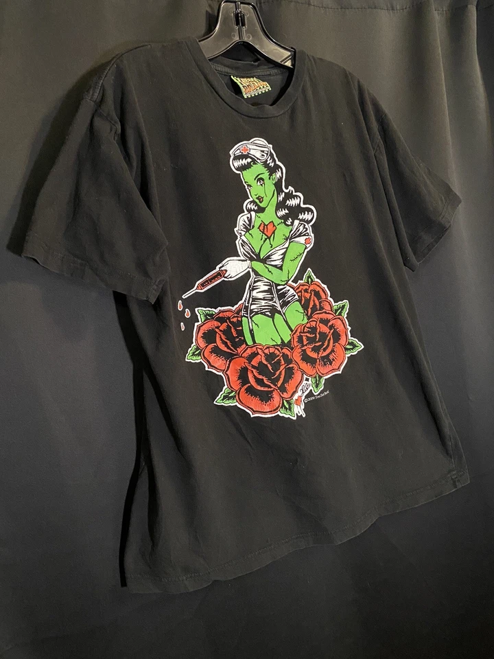 VTG Y2K Too Fast Brand Goth Zombie Nurse Babe Tshirt Emo Grunge Cyber 2009 Sz M - Изображение 2 из 4