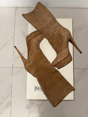 YSL YVES SAINT LAURENT TRIBUTE 105 CAMEL SUEDE BOOT IN SIZE EU 40.