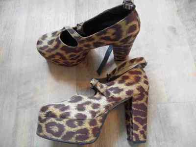BUFFALO stylische Plateau Riemchenpumps Animalprint Gr. 38 NEU BB517