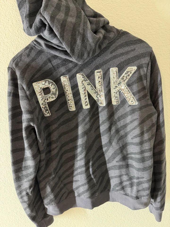 Moletom com capuz Victoria's Secret rosa lantejoulas estampa zebra zíper completo tamanho G - Imagem 2 de 4