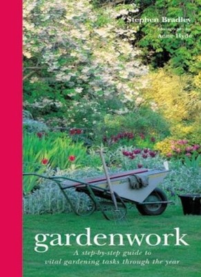 Year in the Garden: A Practical Guide to Seasonal Maintenance,St