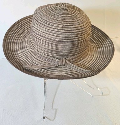 C.C Exclusives Women  Beach Bead Midsize Brim Straw Brown EUC Round size 13'' 