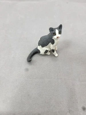 Sitting Gray and white CAT 1/12 scale dollhouse miniature A6011 - Image 1 of 2