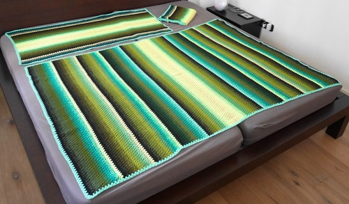 3 Häkeldecken Handarbeit (2 kleine 62 x 145 cm, 1 große 140 x 190 cm), neuwertig - Bild 2 von 5