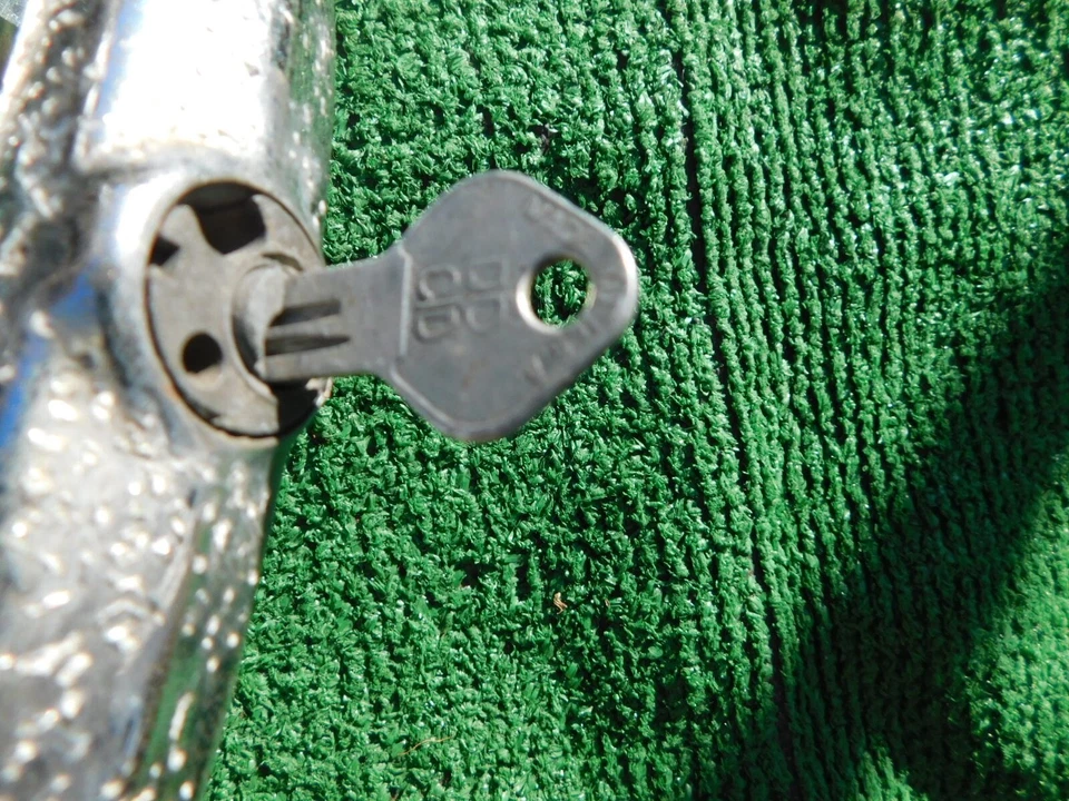 1950 1951 Dodge trunk handle with lock and key 50 51 52 Meadowbrook 1952 Foto 2 de 4