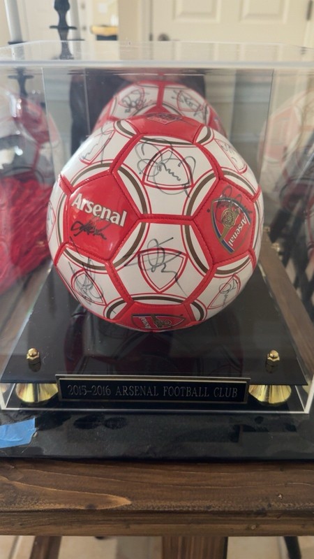 Arsenal 2015/16 Squad Signed Soccer Ball w/ Display Case & Authentication