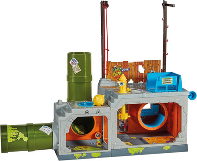 Teenage Mutant Ninja Turtles Classic Sewer Playset by Playmates Toys   Amazon Ex