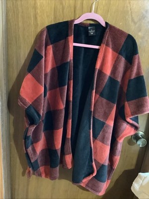 Cuddl Duds Black/Red Plaid Small-Medium Poncho/Wrap- Very Cozy/Warm