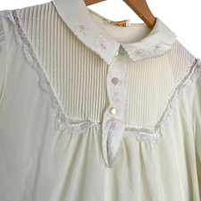 Vintage 60s Barbizon Nightgown M Cream Coquette Floral Embroidered Lace Detail
