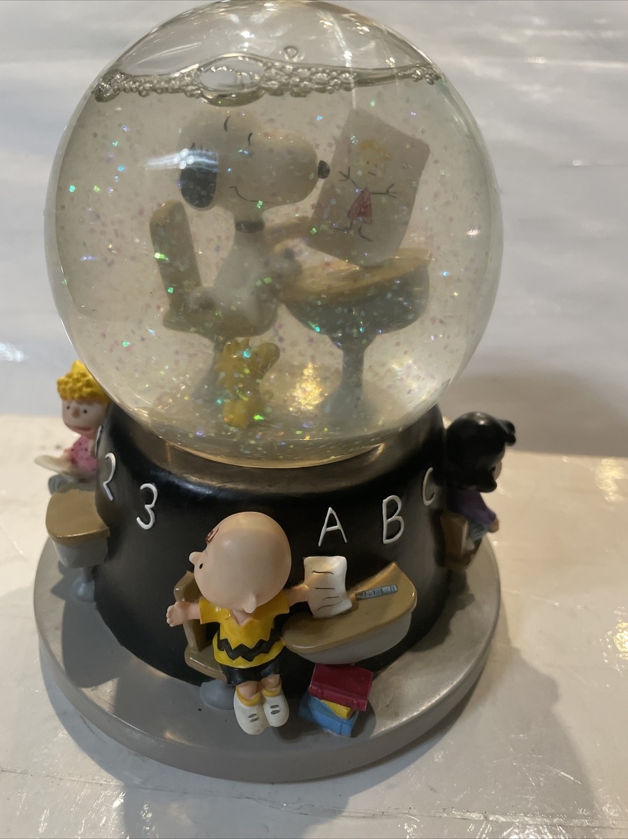 Westland Gifts Peanuts Snoopy Back To School Music Snowglobe 6