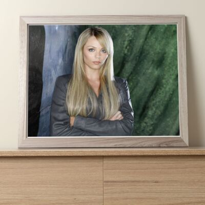 V Laura Vandervoort : 10''x8'' Professional Photo