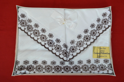 SEALED!   VINTAGE TROPHY 100% COTTON PILLOWCASES - SCALLOPED EDGE - FREE SHIP! - Picture 2 of 5