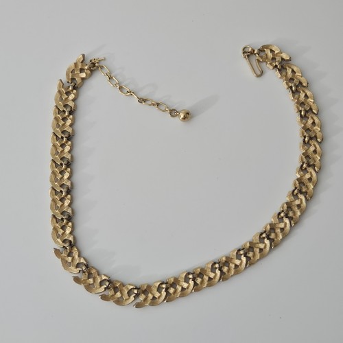Collar Gargantilla Tejida Corona Trifari Tono Dorado Cepillado 16" - Imagen 9 de 13