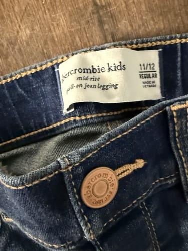 New Abercrombie Kids Girls Mid Rise Pull On Jegging Distressed Jeans Size 11/12 - Picture 3 of 6