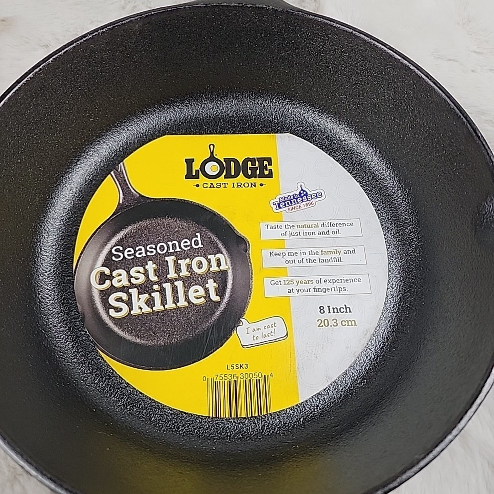 Lodge Cast Iron Chef Collection Skillet, Pre-Seasoned - 8 In With Lid