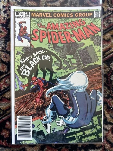 The Amazing Spider-Man #226 (Marvel, 1982) NM- Newsstand Black Cat