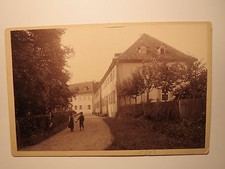 Unbekannter Ort mit Haus Weg Garten / KAB Ate...
