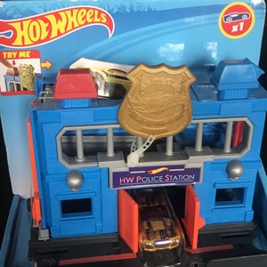 hot wheels downtown police station breakout