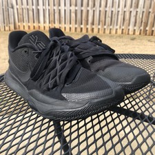 kyrie low triple black