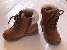 Kids Old Navy Faux Suede Side Zip Boots Size 7 toddler