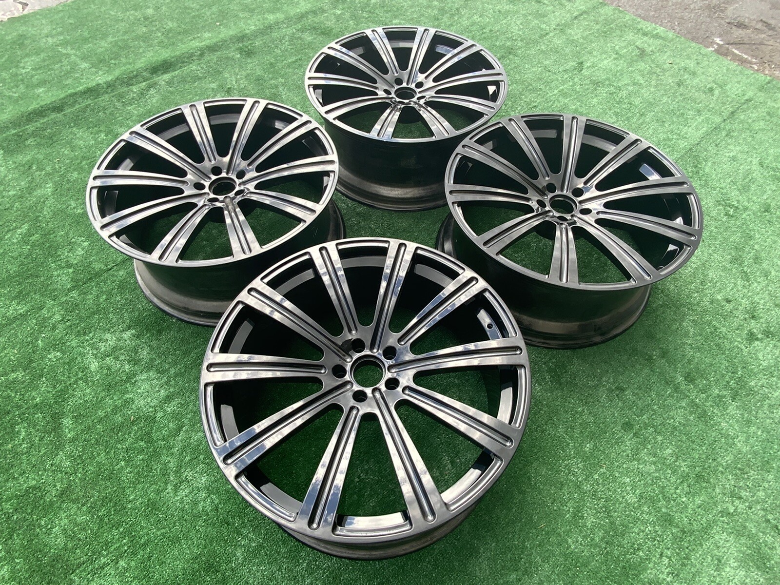 Vellano  AM03 Forged MonoBlock 24X10 Rolls Royce Range Rover Black Forgiato