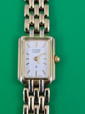 Citizen Quarz Damenuhr goldfarben rechteckig kleines Armband funktioniert
