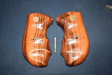 SMITH  WESSON J FRAME ROUND BUTT COMBAT GRIPS