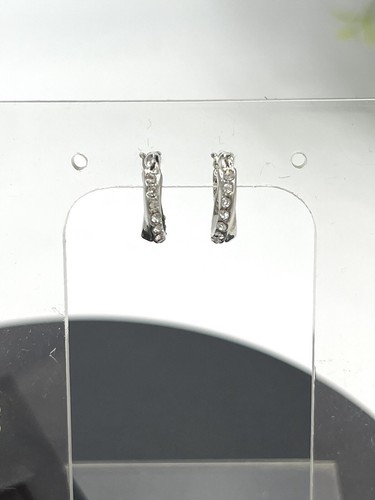 Givenchy silberfarbene kleine gedrehte Kristall Creolen