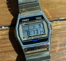 Vintage 1980s TIMEX Quartz Lithium Gold Tone LCD Watch Works w New Battery