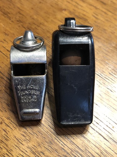 2 Vintage Acme / Wilson Whistles - 1 Metal, 1 Plastic - England - Picture 5 of 10