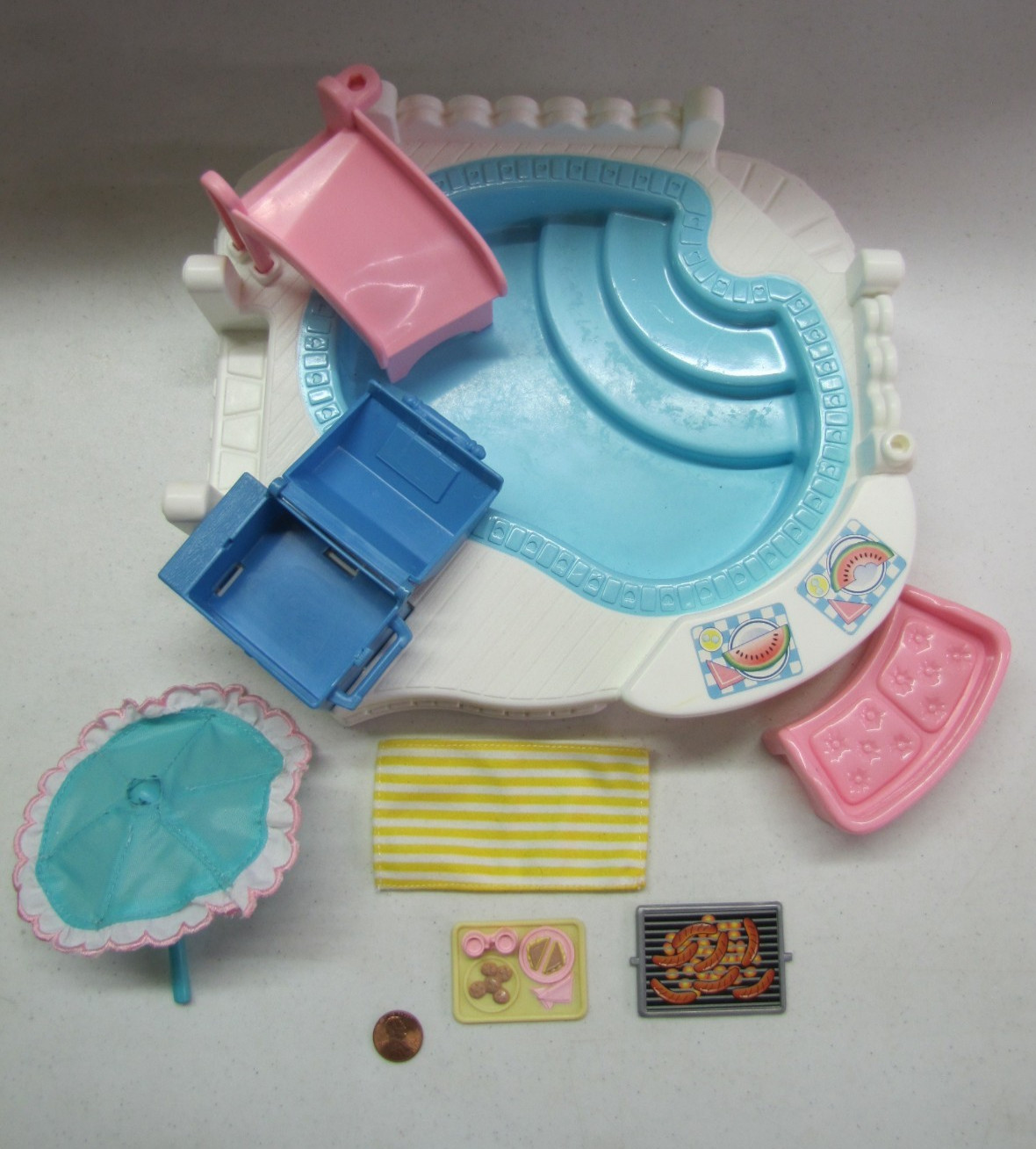 Fisher Price Loving Family Dream Casa de Muñecas Piscina Sombrilla Banco Parrilla #2