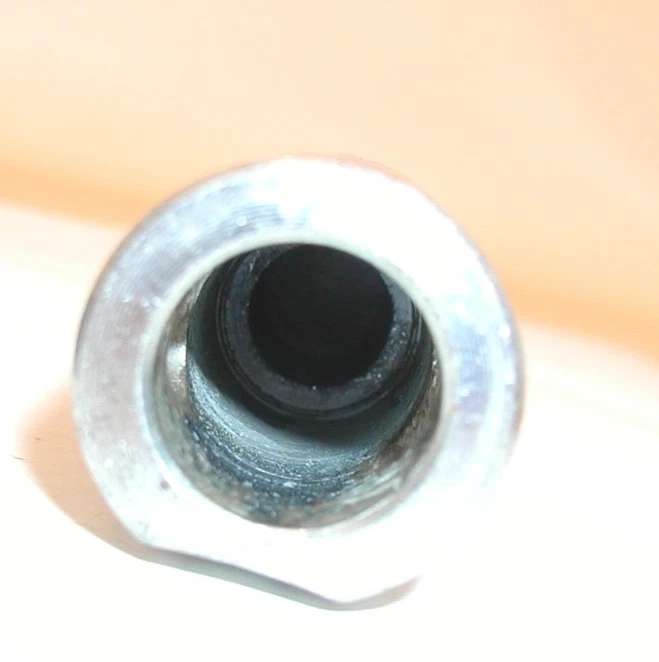 Pistola de paintball Tippmann Alpha Elite negra - perno trasero con enchufe Foto 3 de 4