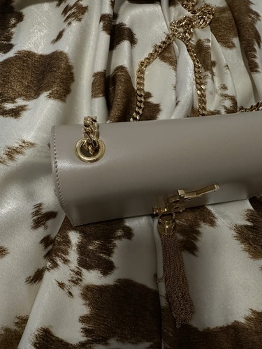 BORSA A TRACOLLA SAINT LAURENT BIEGE PELLE LISCIA VITELLO PICCOLA NAPPA 'KATE' GHW - Foto 11 di 24