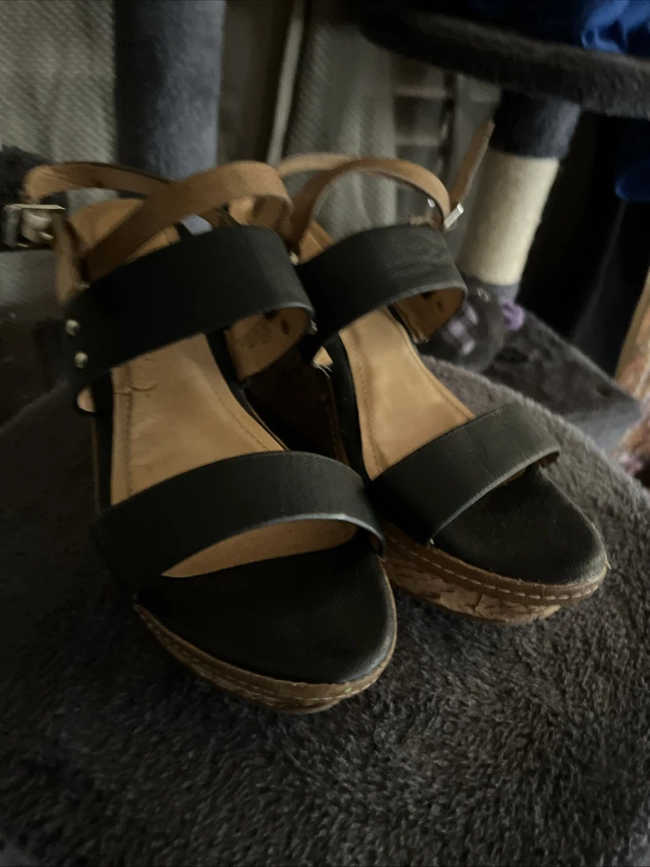 Sandálias de salto JESSICA SIMPSON feminina preta 2 cunha de cortiça biqueira aberta com tiras 6.5 - Imagem 2 de 4