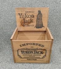 Vintage 1984 Yukon Jack Wooden Crate EXCELLENT Canadian Whiskey Dovetail Box