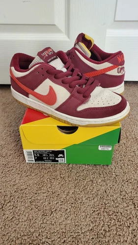 USED Nike SB Dunk Low Skate Like A Girl DX4589-600 Mens White Rose Red Milk 5.5