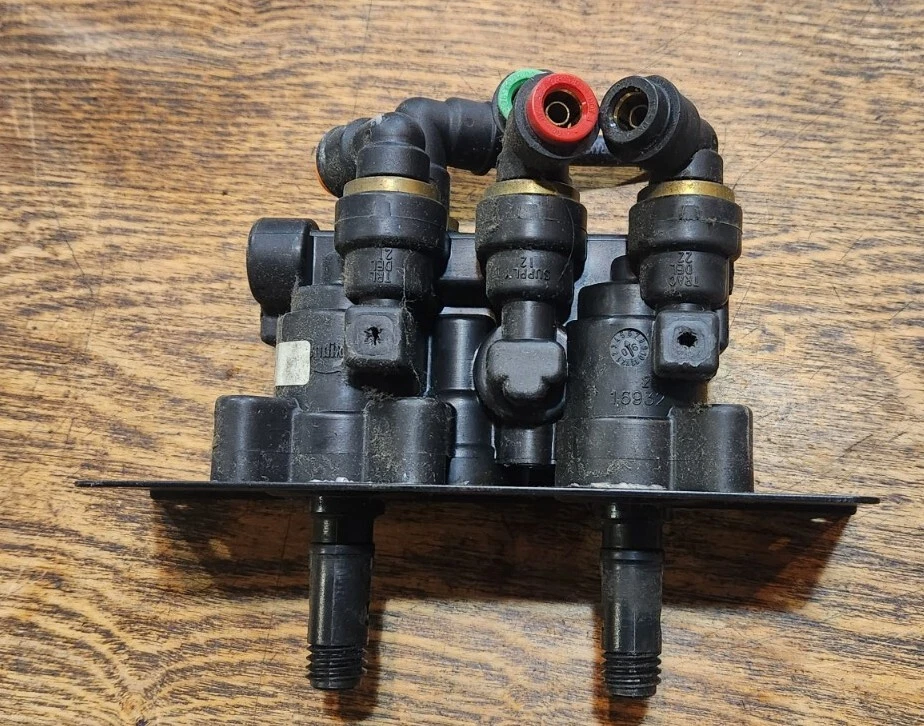 Bendix Air Brake Valve 4790208/ 4844553/ 5013293 | eBay 