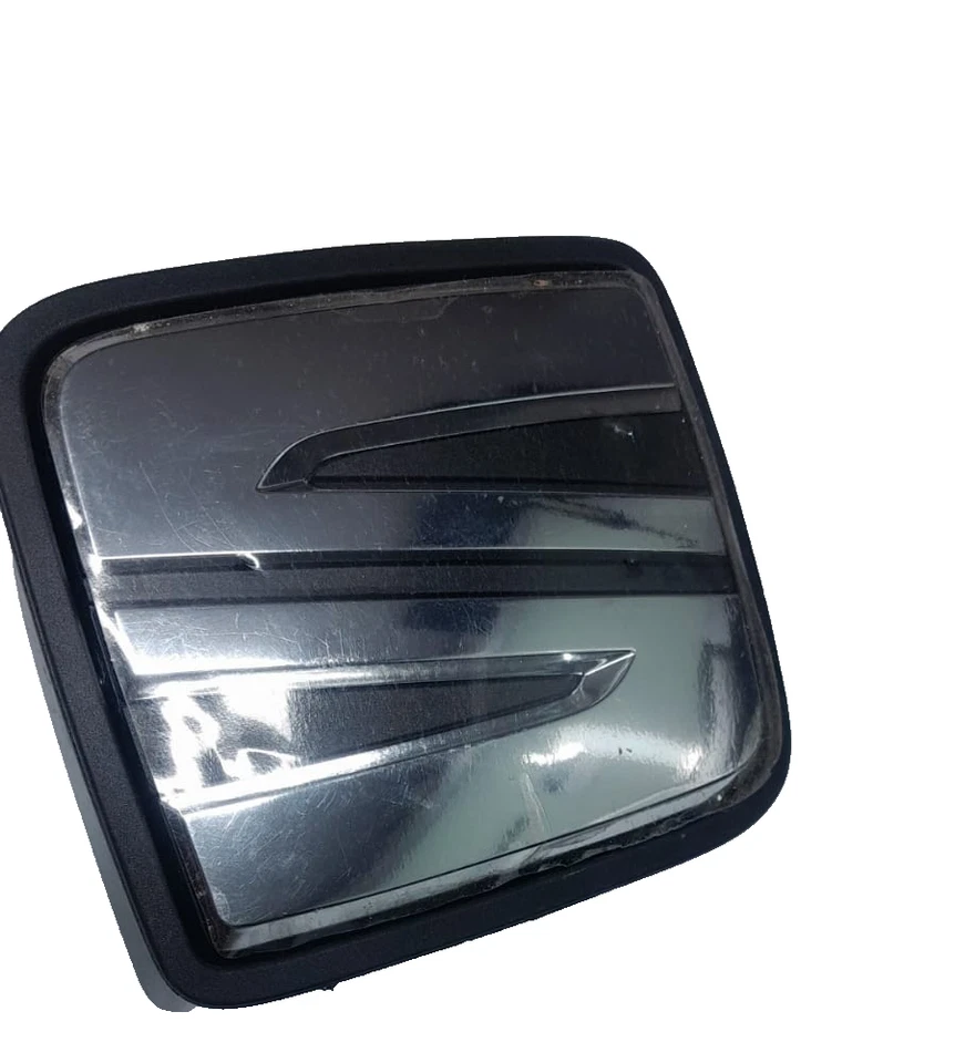 Genuíno Seat Ibiza 2017–2022 Hatchback interruptor de liberação da tampa da caçamba e emblema 6J0827565 - Imagem 3 de 4