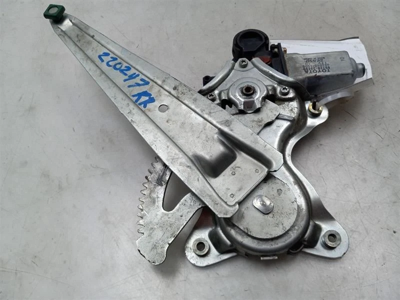 04-06 LEXUS ES330 3.3L FWD AT PASSENGER 侧后门窗调节器  — 第 3/4 张图片