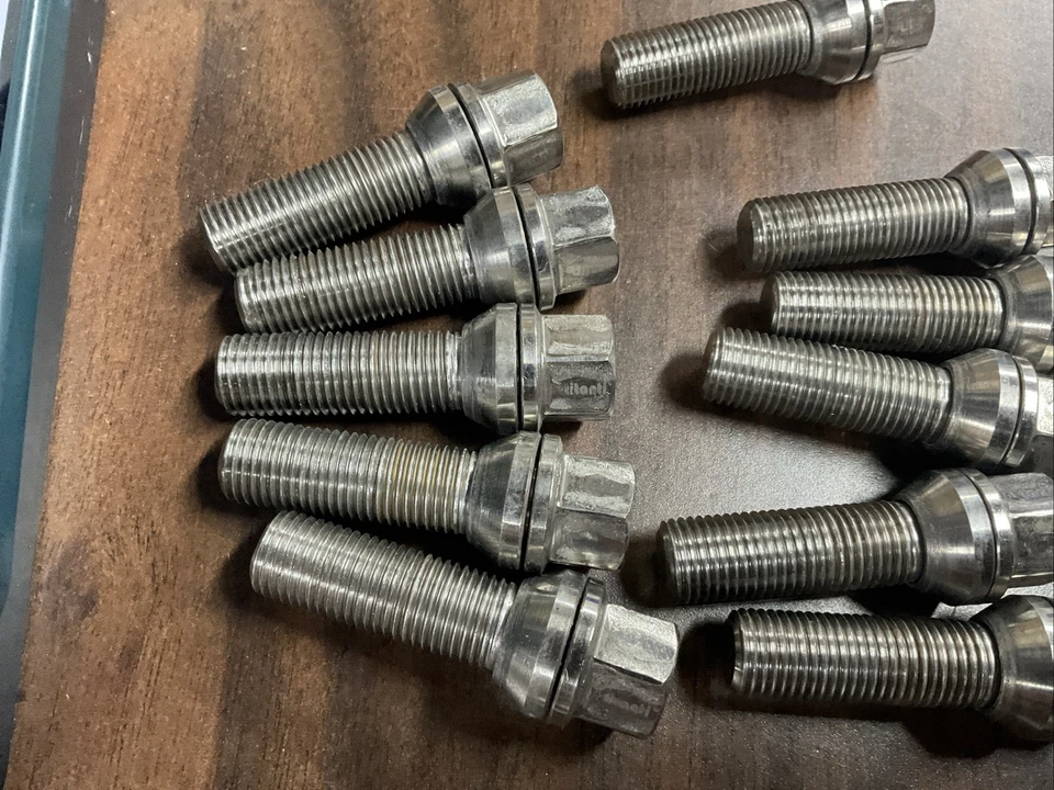 Porsche 911 Titanium Lug Bolts Titanium 17 pieces - Image 4 of 4