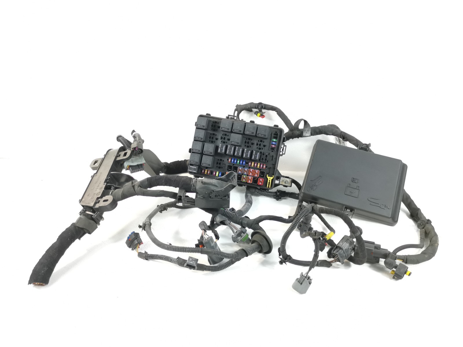 Maserati Ghibli RWD 3.0 2015 Engine Bay Wiring Harness & Fuse Box 670003795 OEM