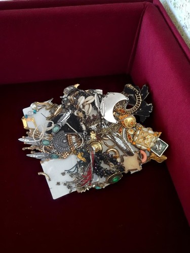 Lot Vintage De Boucles D'oreilles Et Bijoux Fantaisie Dépareillés