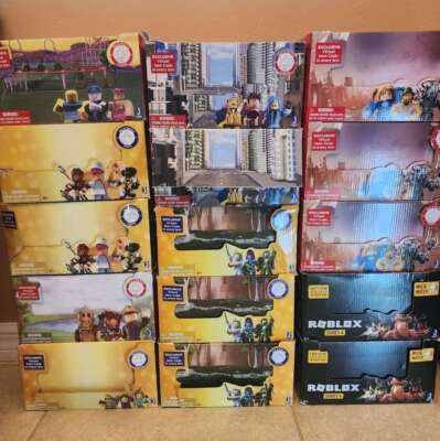 ROBL0X Action & Celeb Mystery Figure Blind Box w/ Code! Series 1