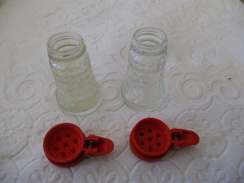 Vintage Danielle Salt & Pepper Shakers 1950's Red Flip Top Clear Diamond Glass - Picture 7 of 15