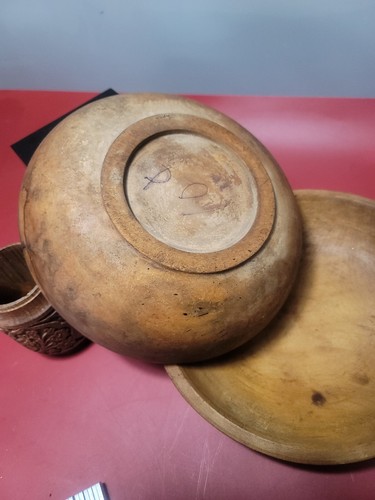 Two Antique New England Primitive Wooden Dough/Bread Bowls, patina - Picture 3 of 9