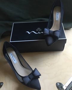 nina bianca pointy toe pump