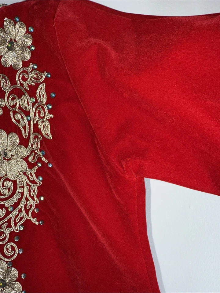 Chaqueta Karakou Niños’s Niña’s Terciopelo Rojo Dorado Bordada COMO ESTÁ Sin Forro L Foto 4 de 4